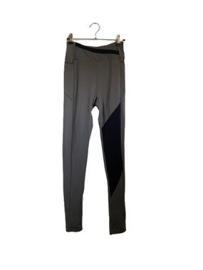 "Gymshark High-Waisted Colorblock Leggings with Side Pockets - Size S
